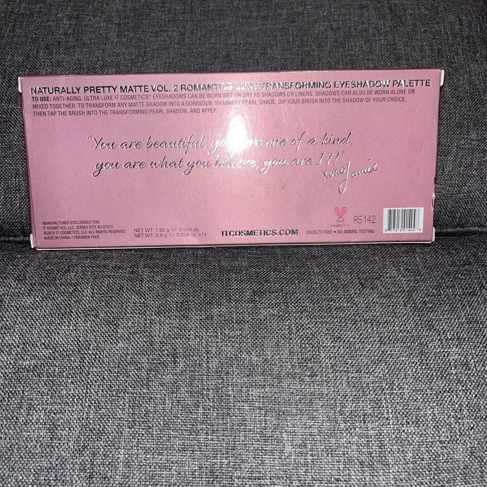 IT COSMETICS NATURALLY PRETTY MATTE VOL  2 TRANSFORMING 15 EYESHADOW PALETTE